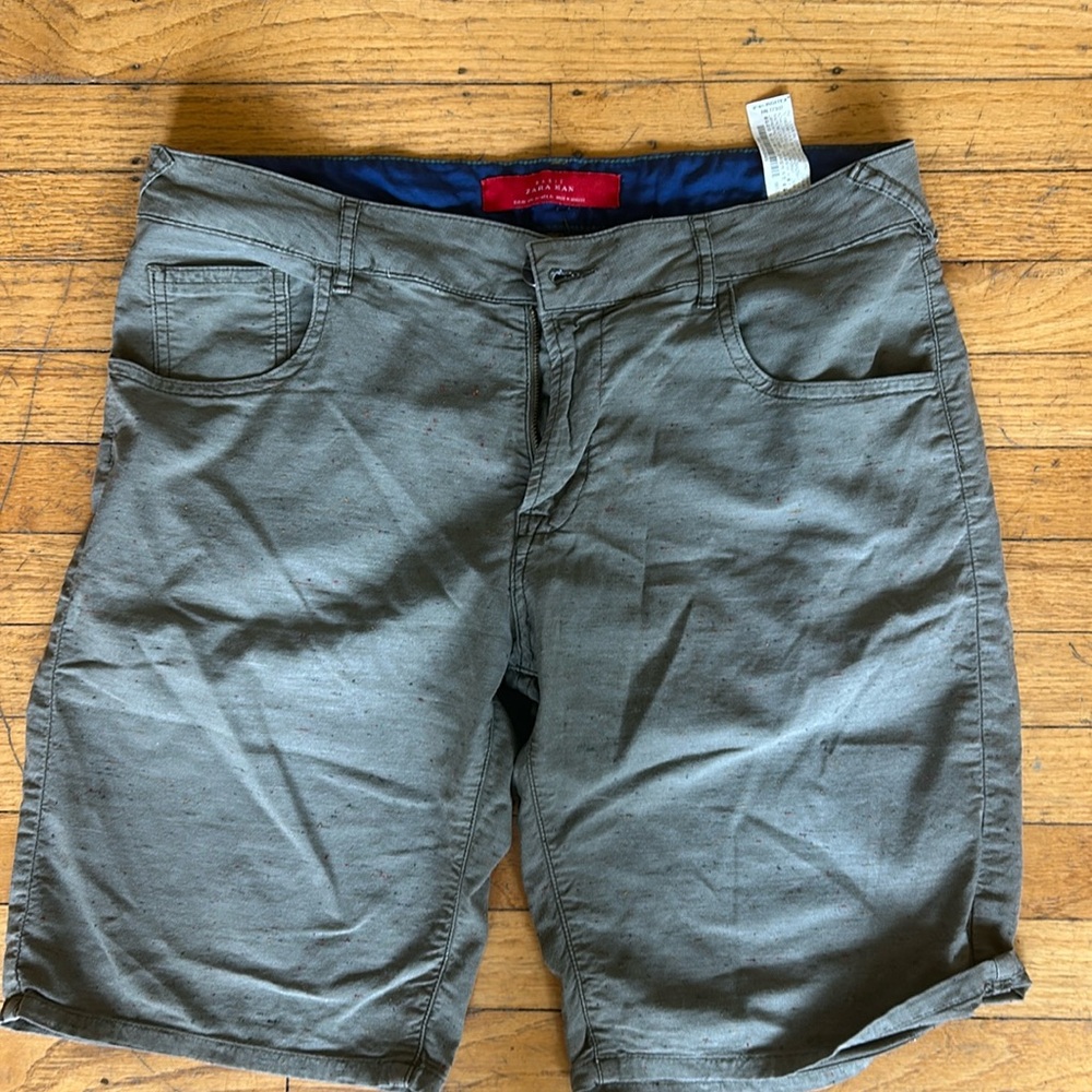 Green with colored fleck throughout Zara chino shorts